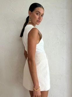 Camilla And Marc Flint Mini Skirt In Cream -Coco & Lola SHOP CAMILLA AND MARC Lowres 102 434a0a39 d70a 4b36 afd5 1af6f78cd0fa 600x