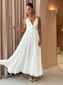 Issy Orla Dress In White 10 Issy Orla Dress In White -Coco & Lola SHOP Issy Lowres 3 4db925f8 a09e 44cb 87c5 6f1f37dbccb5 600x