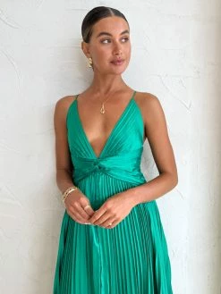 Issy Orla Dress In Jade -Coco & Lola SHOP Issy Lowres 55 fcfdcef6 18d4 4385 8bea fa1b9df0539b 600x