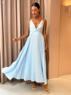 Issy Orla Dress In Blue -Coco & Lola SHOP Issy Lowres 60 d18a655a 1b02 40ee a6e9 b67a4e10f3ba 600x