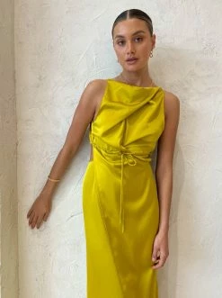 One Fell Swoop Cult Maxi In Citrien -Coco & Lola SHOP OFS Reshoot Low Res 44 600x