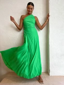 Sonya Azalea Gown In Barcelona Green -Coco & Lola SHOP Sonya Lowres 45 600x