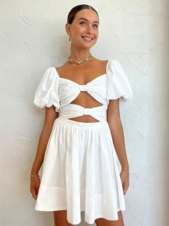 Sonya Zuri Mini Dress In White -Coco & Lola SHOP Sonya Lowres 59 ca7d3d2e 983a 41d1 81b2 0fbc49cd1e82 600x